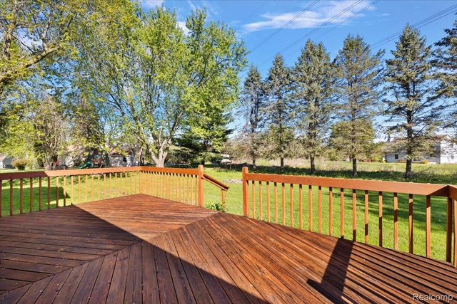 1081 Eagle Nest Drive, Oakland Charter Township, MI 48306
