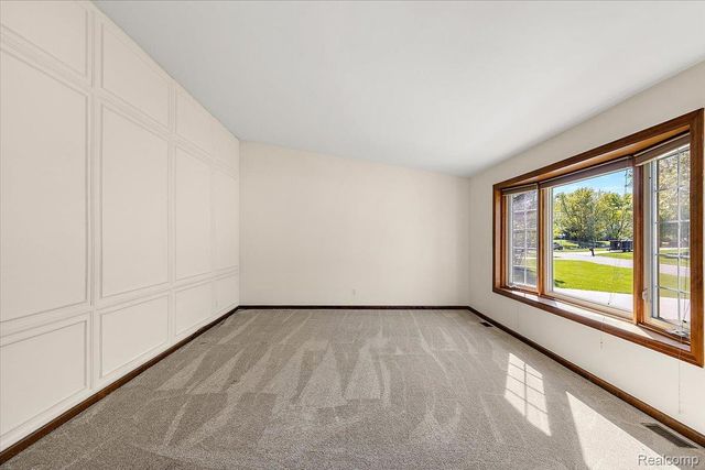 1081 Eagle Nest Drive, Oakland Charter Township, MI 48306