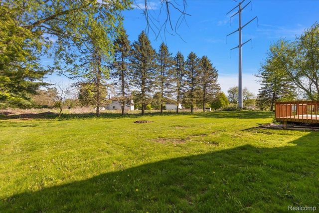 1081 Eagle Nest Drive, Oakland Charter Township, MI 48306