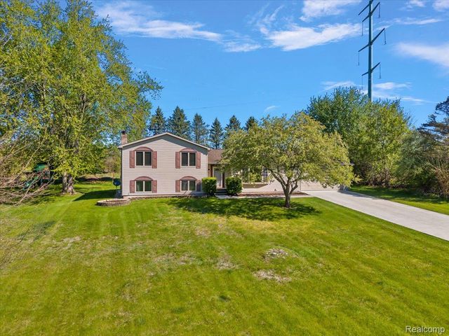 1081 Eagle Nest Drive, Oakland Charter Township, MI 48306