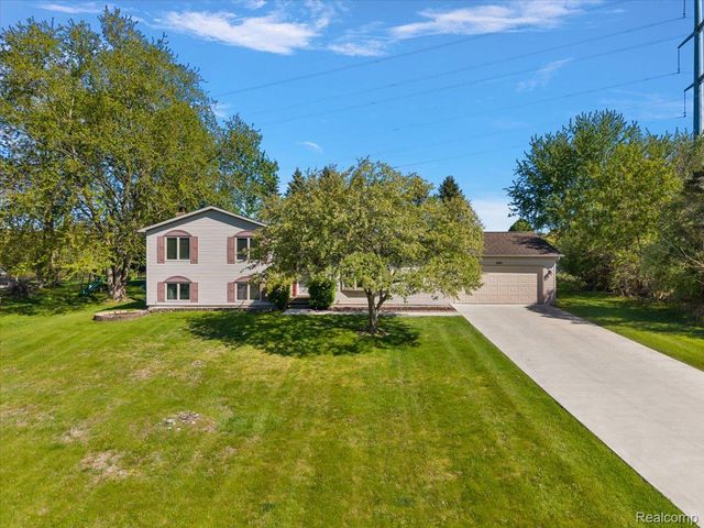 1081 Eagle Nest Drive, Oakland Charter Township, MI 48306