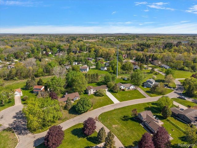 1081 Eagle Nest Drive, Oakland Charter Township, MI 48306