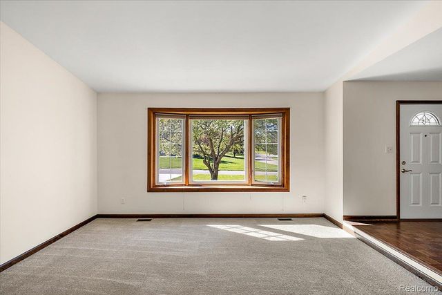 1081 Eagle Nest Drive, Oakland Charter Township, MI 48306