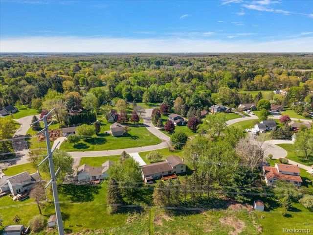 1081 Eagle Nest Drive, Oakland Charter Township, MI 48306
