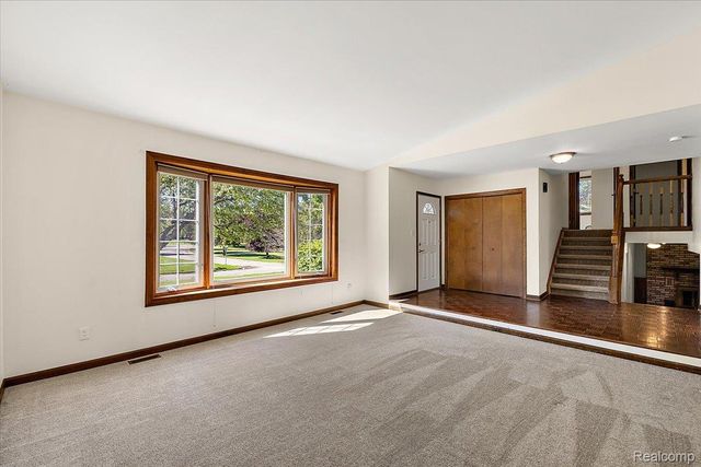 1081 Eagle Nest Drive, Oakland Charter Township, MI 48306