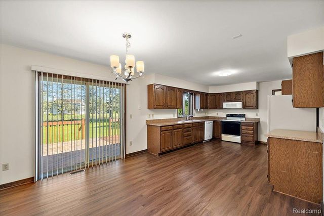 1081 Eagle Nest Drive, Oakland Charter Township, MI 48306