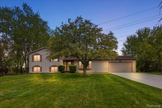 1081 Eagle Nest Drive, Oakland Charter Township, MI 48306
