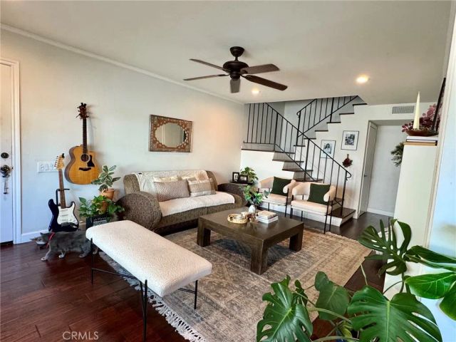 1673 E Avenida De Las Flores, Thousand Oaks, CA 91362