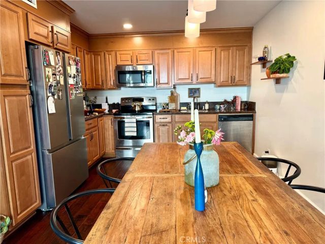 1673 E Avenida De Las Flores, Thousand Oaks, CA 91362