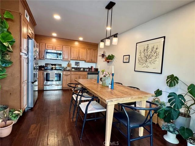 1673 E Avenida De Las Flores, Thousand Oaks, CA 91362