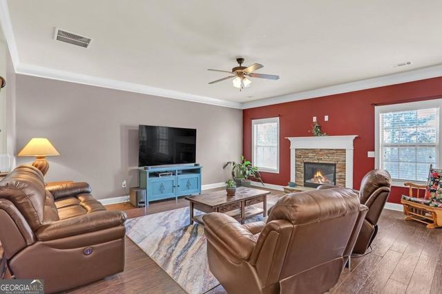 522 Thomas Drive, Loganville, GA 30052