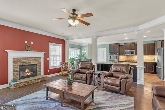 522 Thomas Drive, Loganville, GA 30052