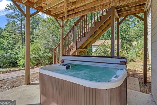 522 Thomas Drive, Loganville, GA 30052