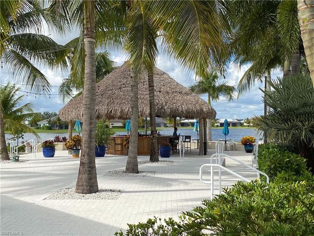 14639 Edgewater CIR, Naples, FL 34114