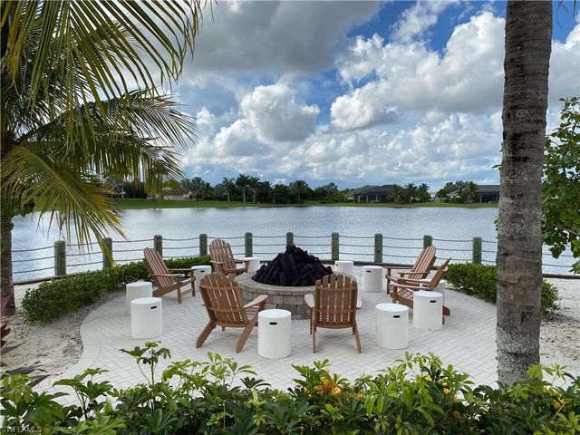 14639 Edgewater CIR, Naples, FL 34114