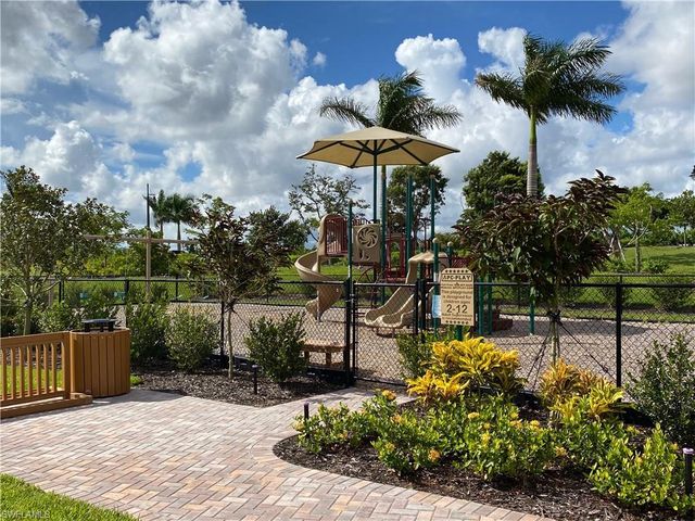 14639 Edgewater CIR, Naples, FL 34114