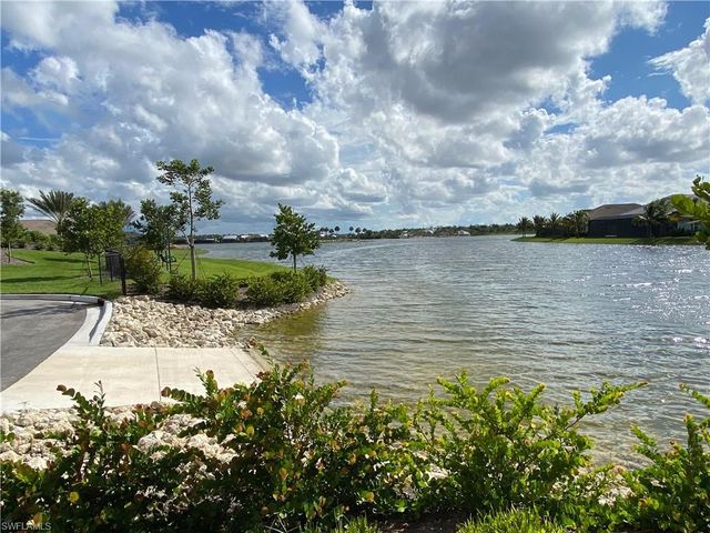 14639 Edgewater CIR, Naples, FL 34114