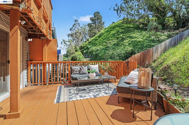 109 Alta Vista Way, Daly City, CA 94014