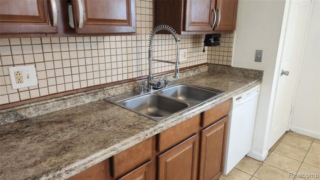 1591 Garfield Avenue, Lincoln Park, MI 48146