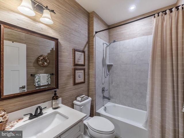 230 ANGLESEY DR, Middletown, DE 19709