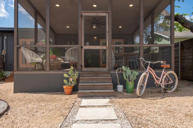1914 Alegria RD, Austin, TX 78757