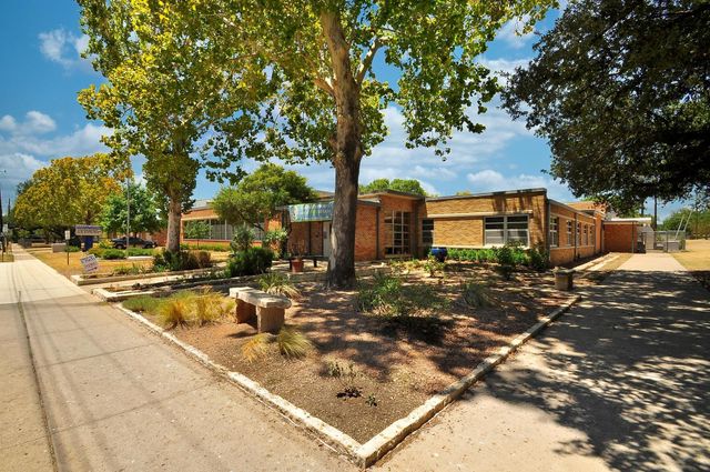 1914 Alegria RD, Austin, TX 78757