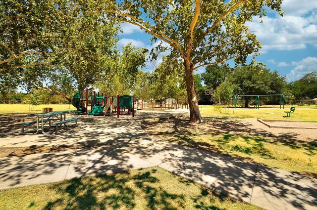 1914 Alegria RD, Austin, TX 78757