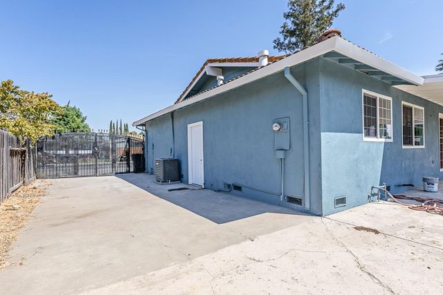 790 Hillsdale Dr, Turlock, CA 95382