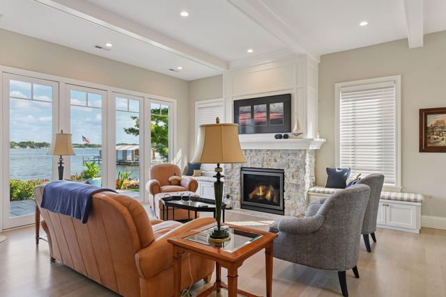 245 Lakeview Avenue, Tonka Bay, MN 55331