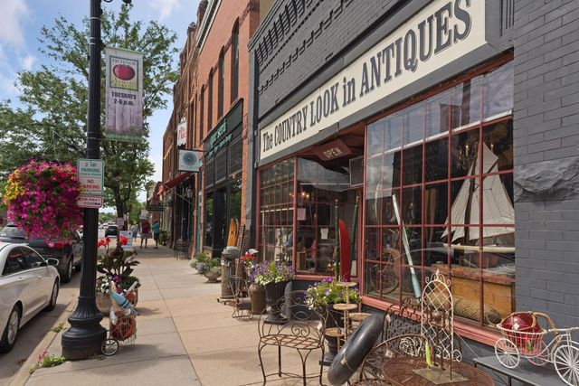 245 Lakeview Avenue, Tonka Bay, MN 55331