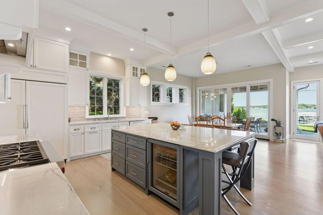 245 Lakeview Avenue, Tonka Bay, MN 55331