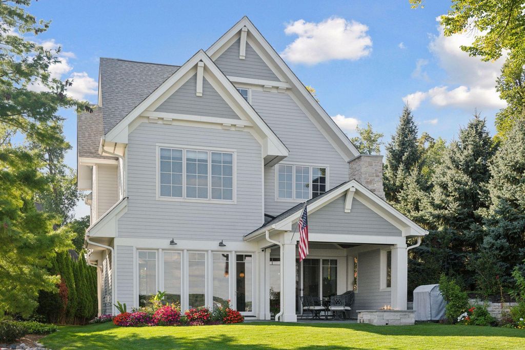 245 Lakeview Avenue, Tonka Bay, MN 55331