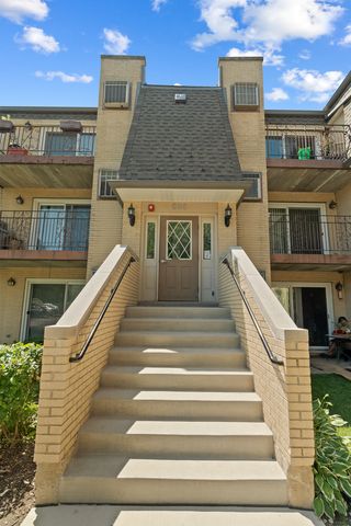808 N RIVER Road 2A, Mount Prospect, IL 60056