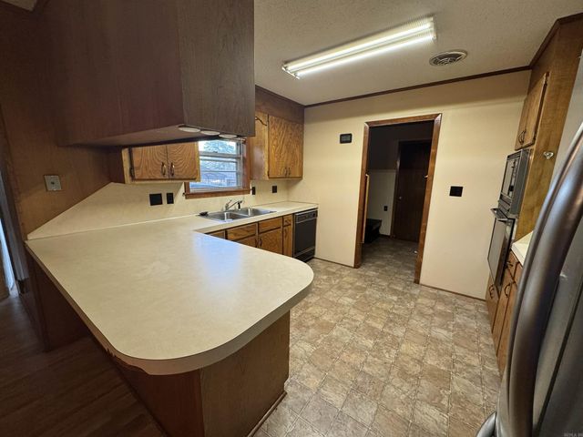 216 W 14th St, Smackover, AR 71762