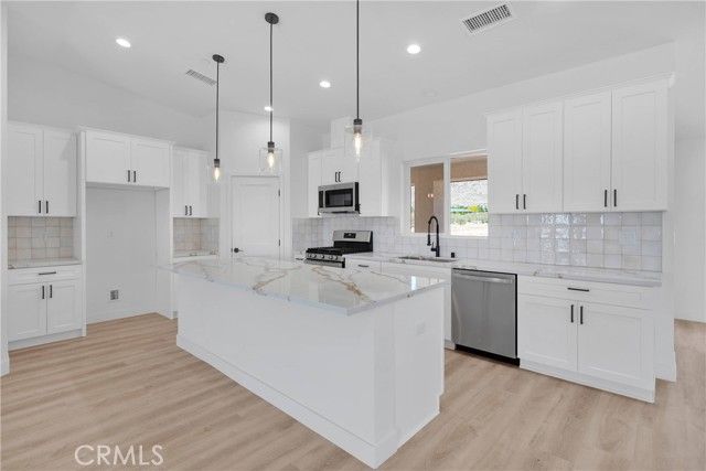 24925 Running Breeze Road, Apple Valley, CA 92307