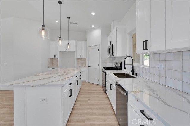 24925 Running Breeze Road, Apple Valley, CA 92307