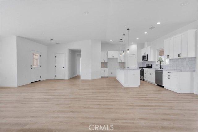 24925 Running Breeze Road, Apple Valley, CA 92307