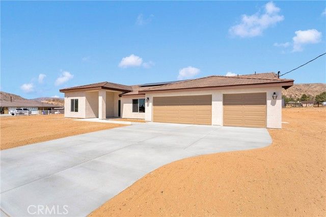 24925 Running Breeze Road, Apple Valley, CA 92307