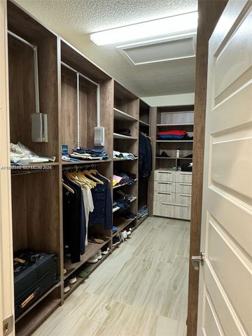 10376 NW 76th Ter, Doral, FL 33178