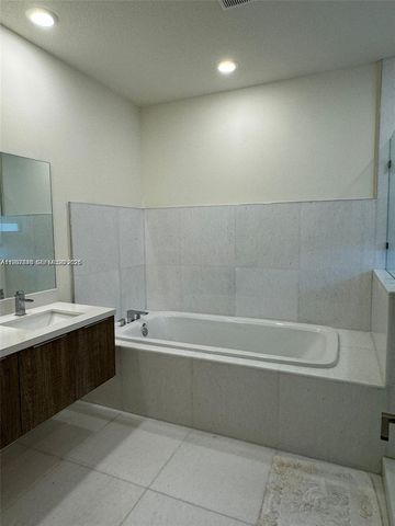 10376 NW 76th Ter, Doral, FL 33178