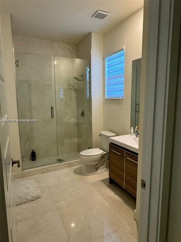 10376 NW 76th Ter, Doral, FL 33178