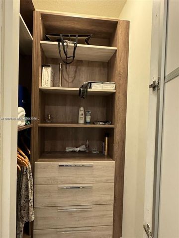 10376 NW 76th Ter, Doral, FL 33178