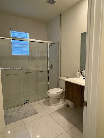 10376 NW 76th Ter, Doral, FL 33178