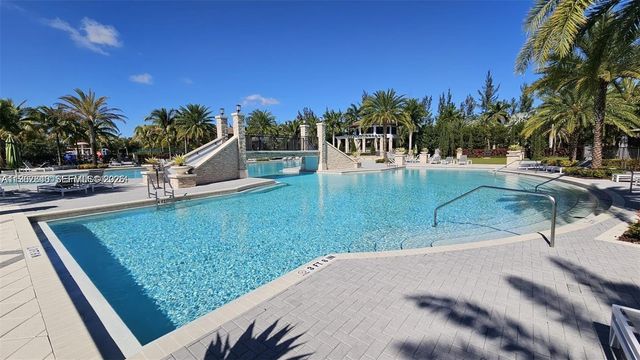 10376 NW 76th Ter, Doral, FL 33178