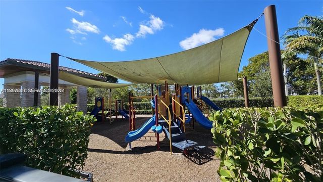 10376 NW 76th Ter, Doral, FL 33178