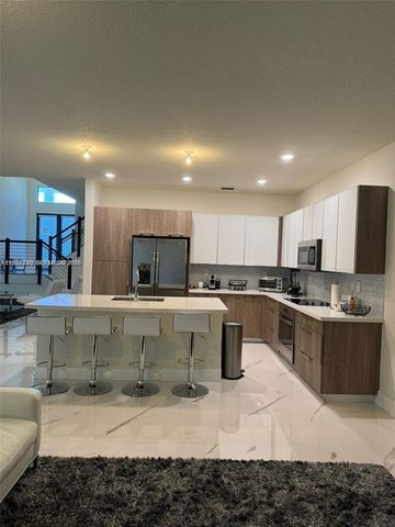 10376 NW 76th Ter, Doral, FL 33178