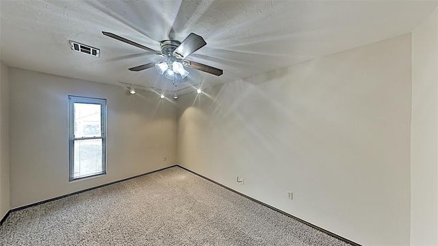 3905 Regatta Road, Yukon, OK 73099