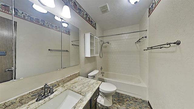 3905 Regatta Road, Yukon, OK 73099