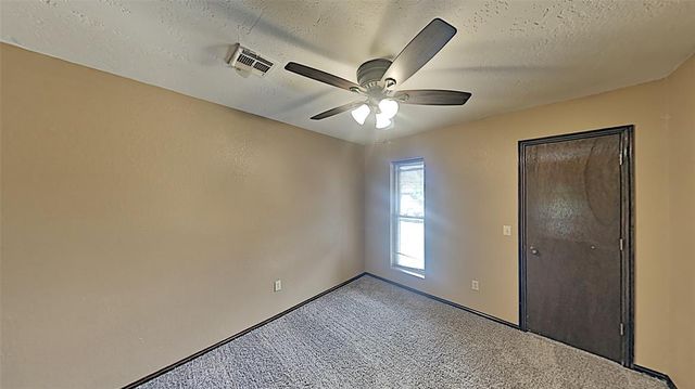 3905 Regatta Road, Yukon, OK 73099