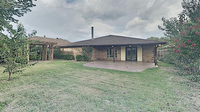 3905 Regatta Road, Yukon, OK 73099